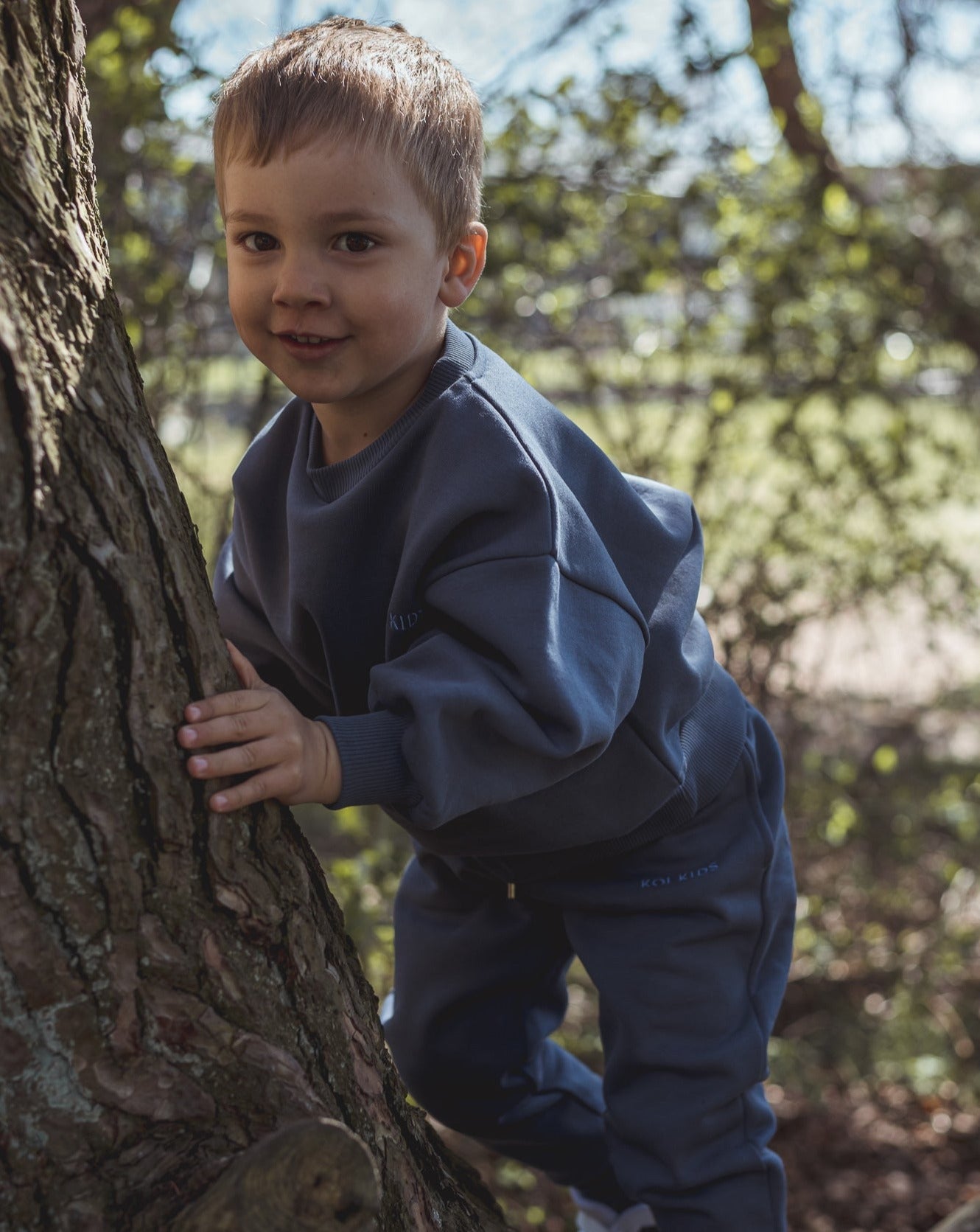 Denim blue sweatshirt with light blue logo embroidery, dropped shoulders and foldable cuffs with an oversized fit.